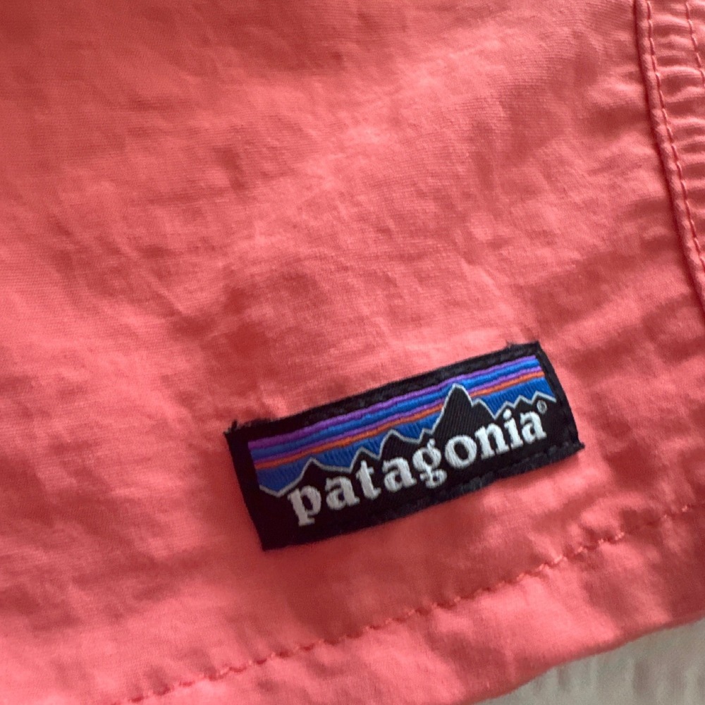 Patagonia Womens Small Baggies Shorts 5 Inch Inseam Coral Pink Pockets Pull On - Picture 4 of 7